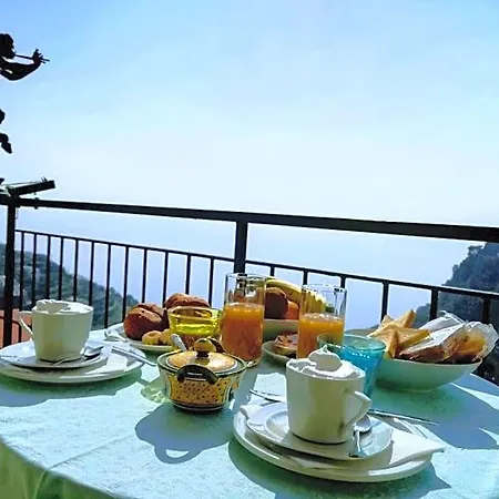 Domus Gaia Bed and Breakfast 3*