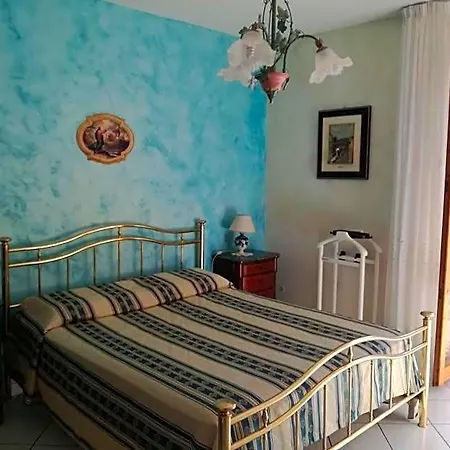 Domus Gaia Bed and Breakfast 3*