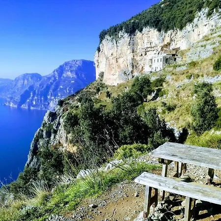 Domus Gaia Bed & Breakfast 3*