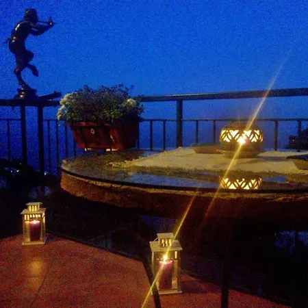 Domus Gaia Bed & Breakfast 3*